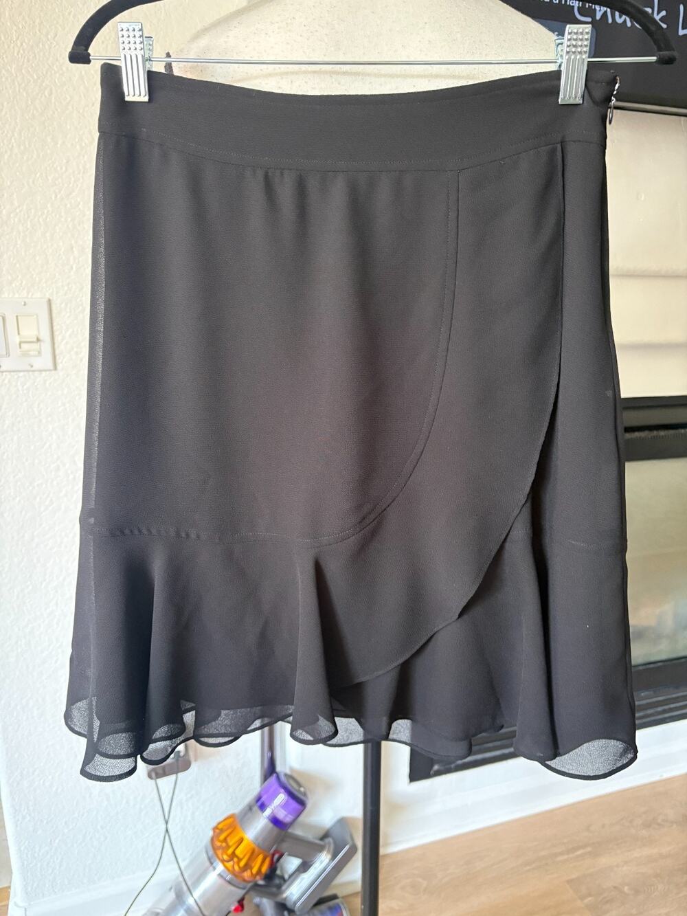 Dress Barn Collection Bkack Chiffon Ruffle Trim Skirt Size 6